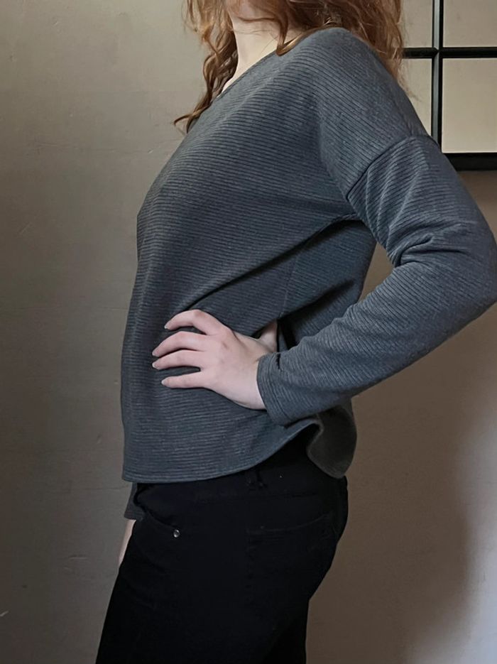 Haut ample gris à manches longues - photo numéro 5