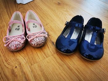Lot de chaussures de fête taille 19