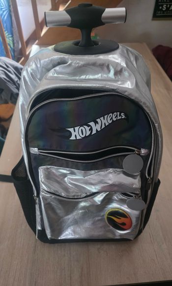 Cartable sur roulettes hot wheels etat neuf