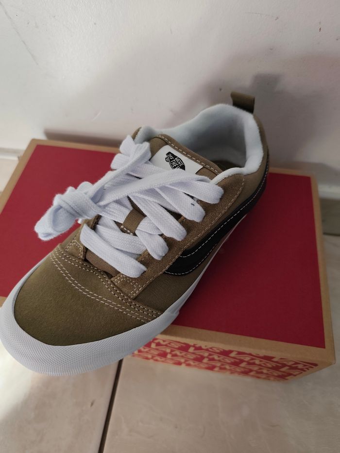 Vans. - photo numéro 2