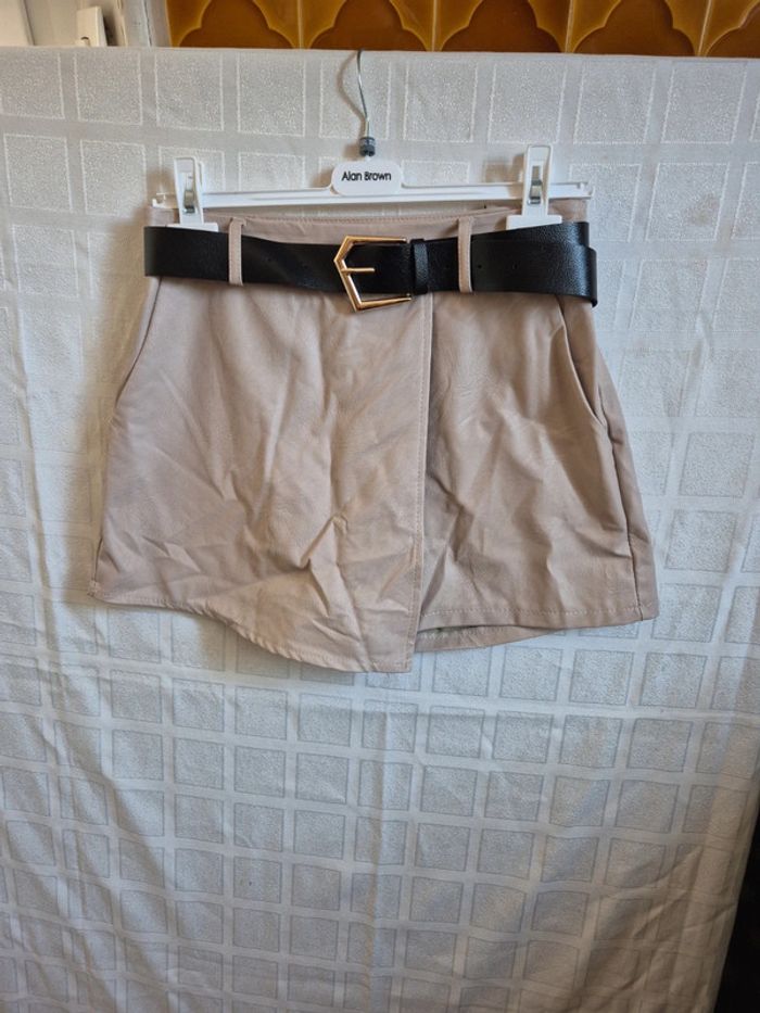 jupe short simili cuir taille 38