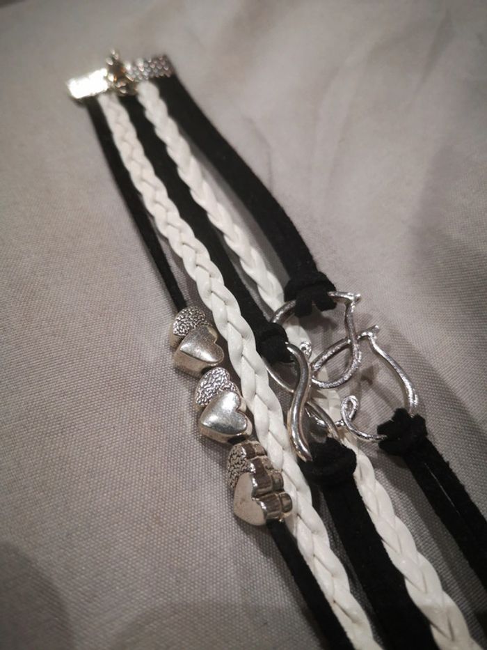 Bracelet noir et blanc à breloques - photo numéro 3