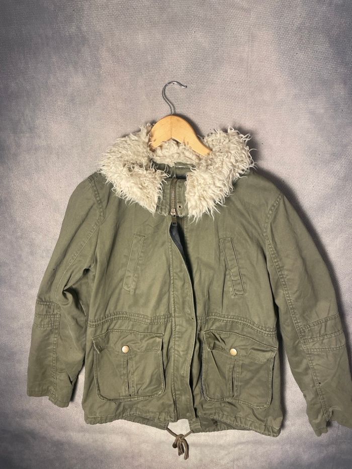 Parka femme, New look, kaki, taille 40 capuche, fausse fourrure, très bon état - photo numéro 2