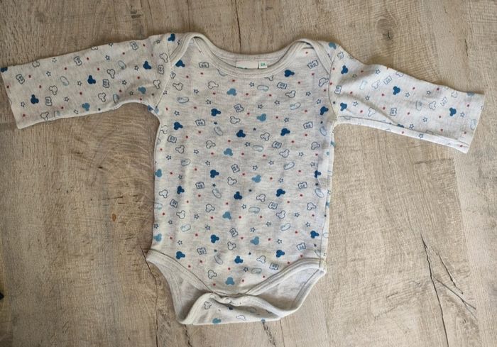Lot bodies garçon 12 mois - photo numéro 4