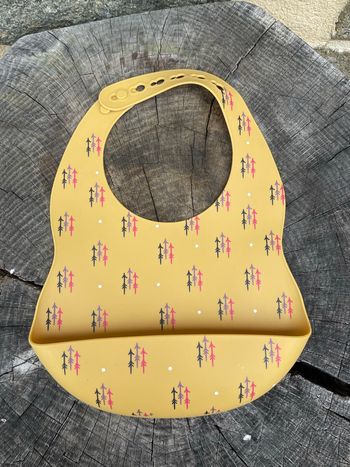 Bavoir récupérateur silicone moutarde - YWEI