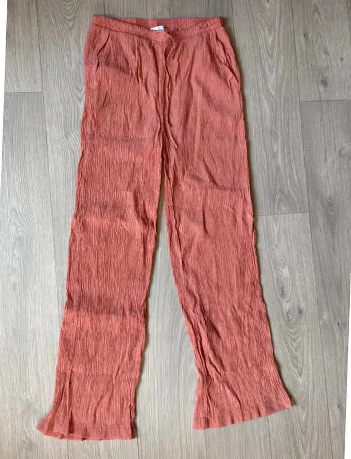Pantalon fluide rose corail plissé Bershka