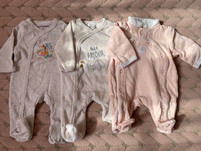 3 pyjamas naissance