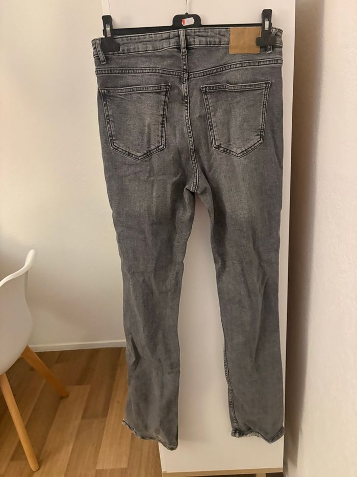 Jeans avec fente et trou - photo numéro 4