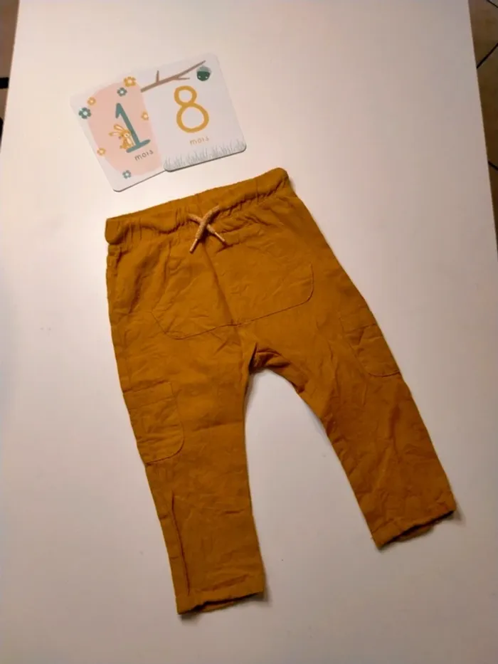 Pantalon bébé moutarde Kiabi 18 mois - photo numéro 2