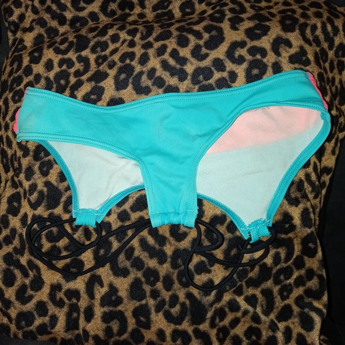 Maillot de bain tricolore 👙 2 pièces Tribord très bon etat 8 ans - photo numéro 3