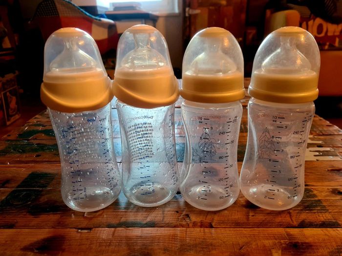 Lot de 4 biberons en 270 ml + tétines - photo numéro 2