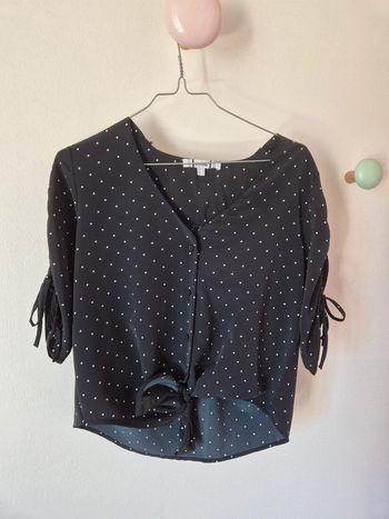 Chemisier à pois noir & blanc Jennyfer – col V, noué à la taille, taille S