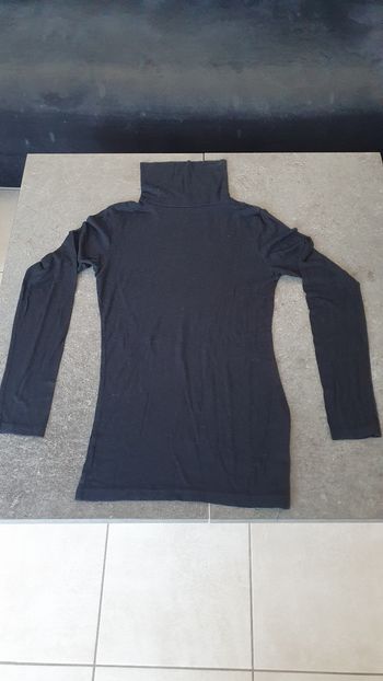 T shirt col roulé en S