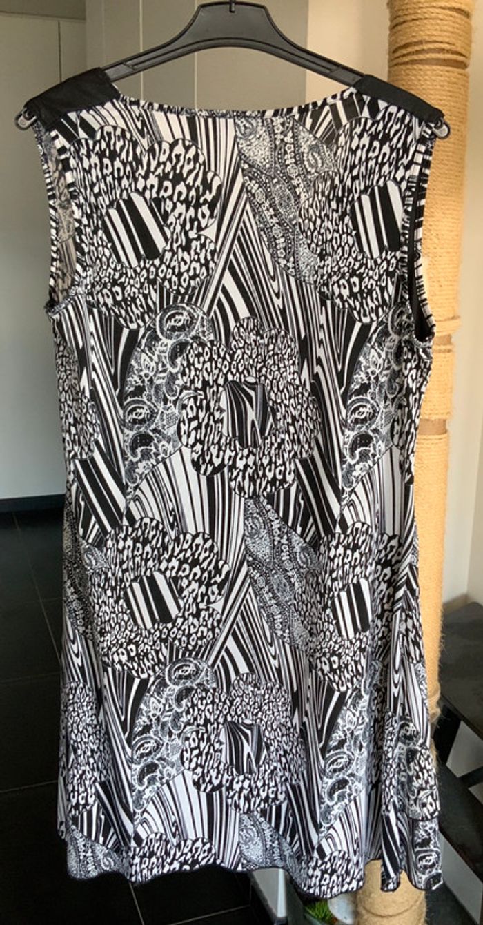 Robe à motifs noirs et blancs Clara Vitti 46 48 excellent état - photo numéro 2