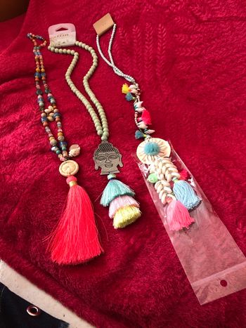 Lot de 3 sautoirs neufs