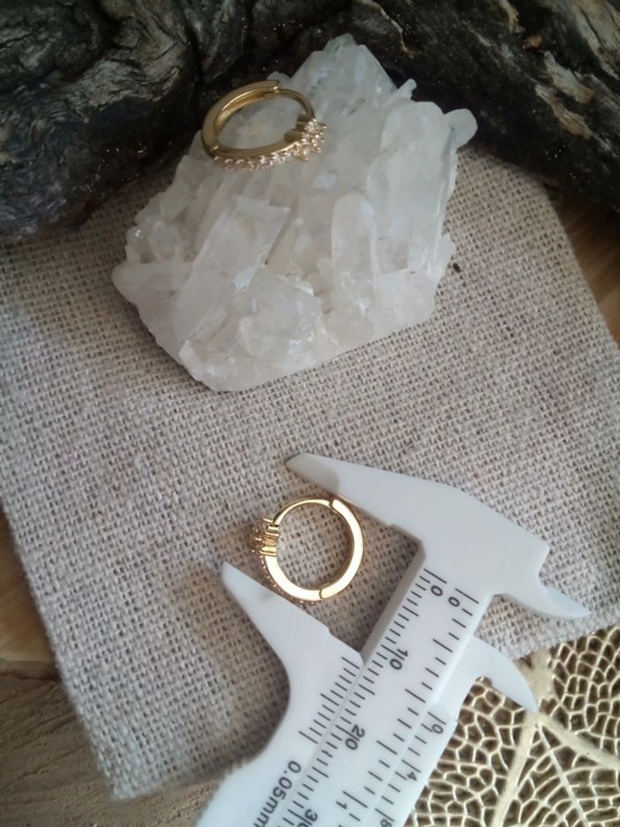 Petites créoles fleurs zircons - photo numéro 2