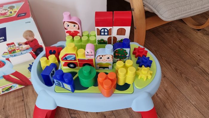 Table d'éveil briques, Ecoiffier