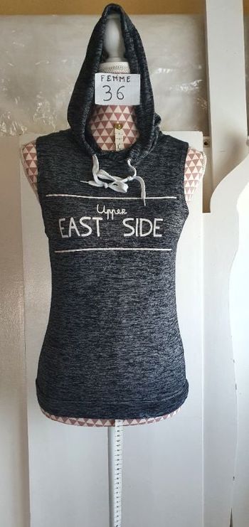 Débardeur, gris chiné, en très très bon état, en polyester&viscose, longueur 58cm,marque MIM =4€