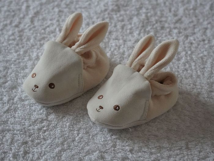 Chaussons écrus daim/velours brodés Kaloo pour bébé Taille : 0/6 mois