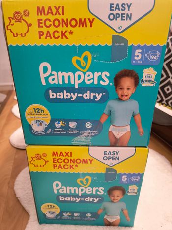 2 paquets de couches Pampers 45€