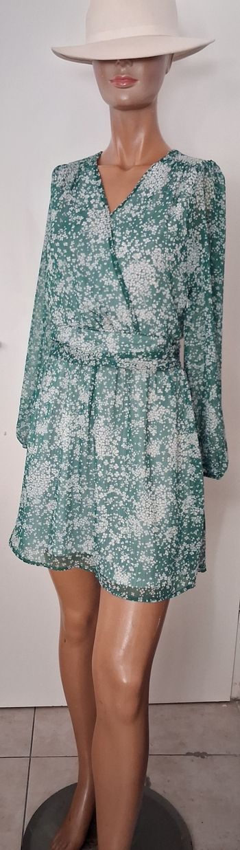 Robe portefeuille verte fleurie Kiabi 38 40 bohème printemps
