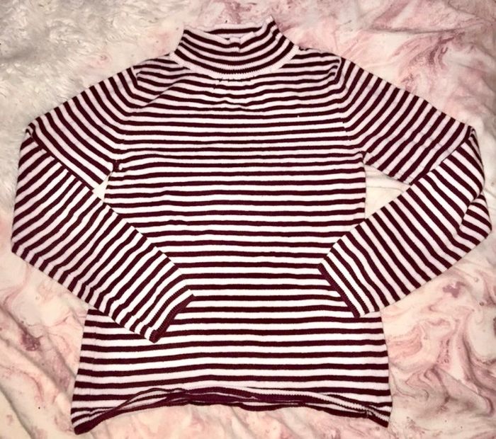 Pull léger rayé bordeaux bon état taille 5/6 ans bon état marque tex