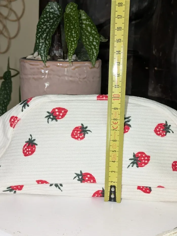 Banane en velours côtelé – motif fraises – stylée & pratique - photo numéro 6