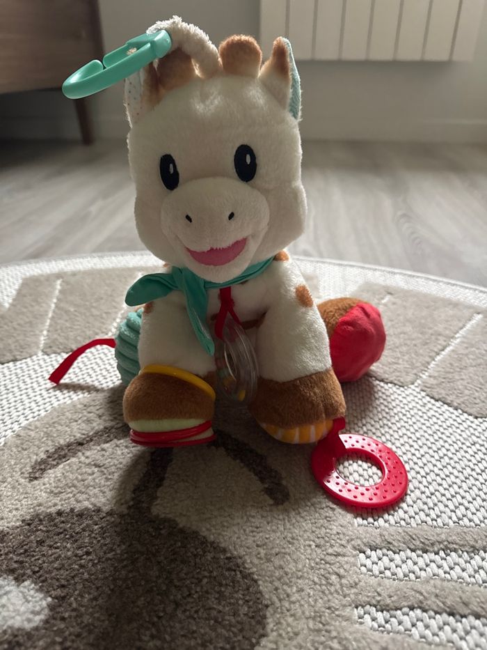 Peluche sensoriel Sophie la girafe