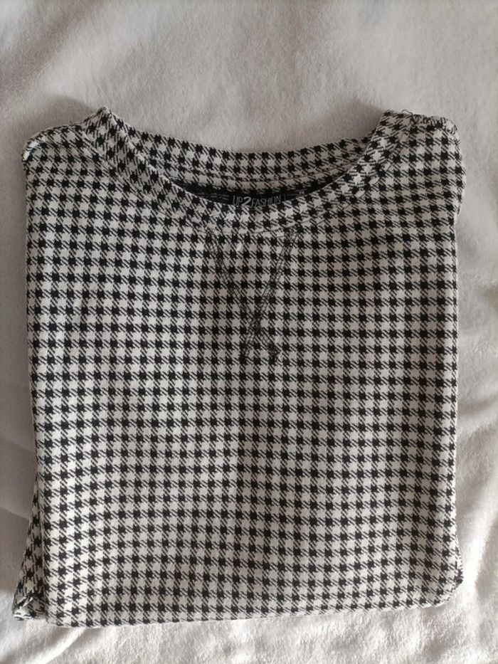 Pull damier noir et blanc – Taille M - photo numéro 2