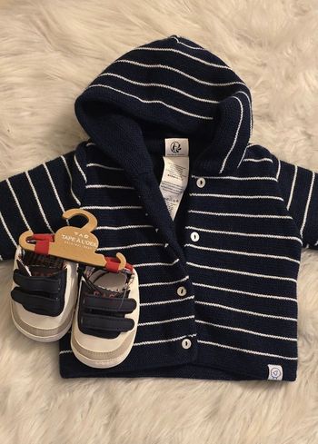 NEUF  (non porté )!!! 🤩🥰🤩 superbe gilet tricot 6 mois mixte 💙💙💙😍😍