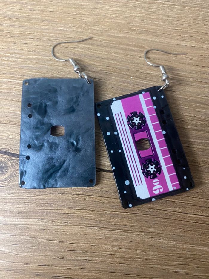 Paire de boucles d'oreilles acrylique cassettes audio - photo numéro 2