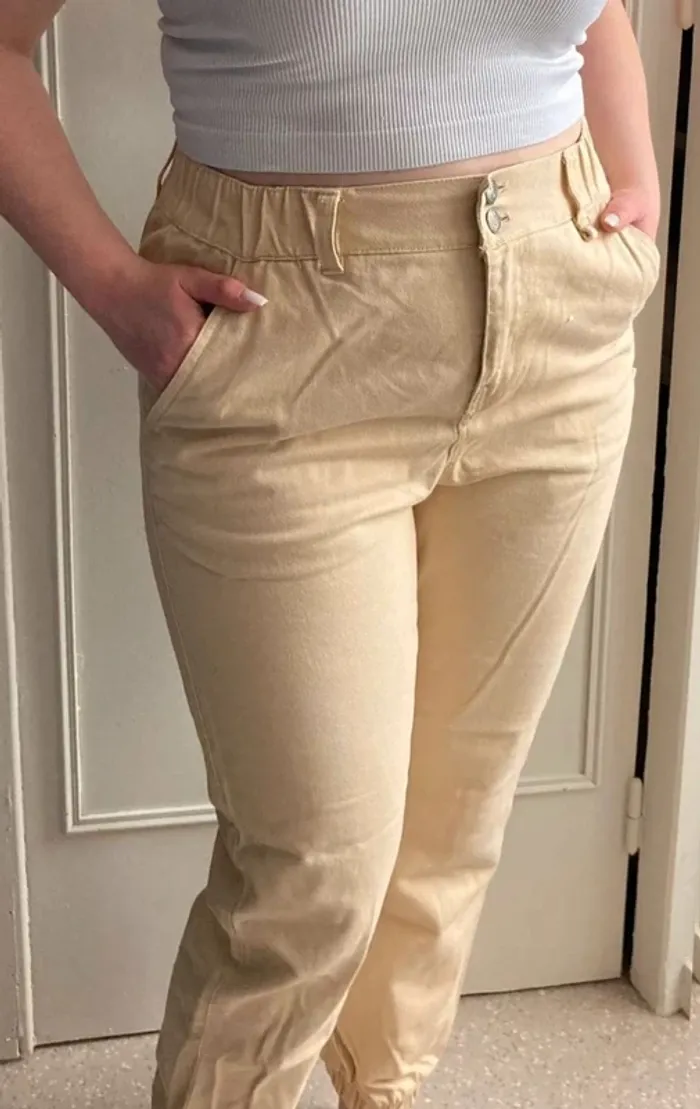 Pantalon style cargo beige - photo numéro 3