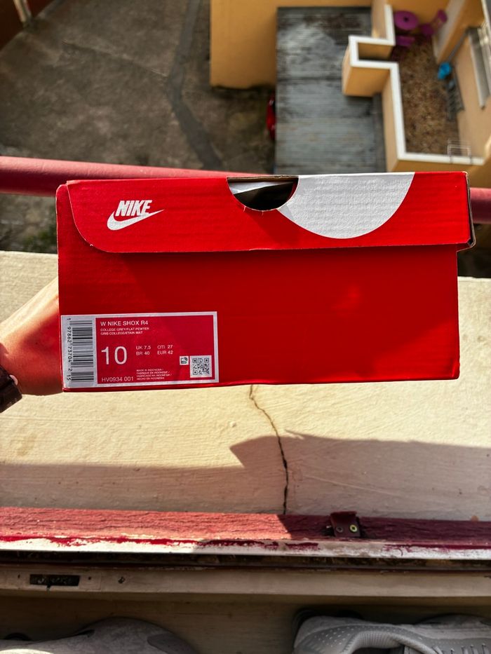 Nike Shox R4 College Grey/Flat Pewter - Taille 42 - Neuves - photo numéro 10