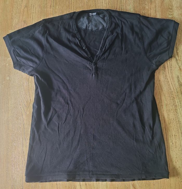 t-Shirt col v