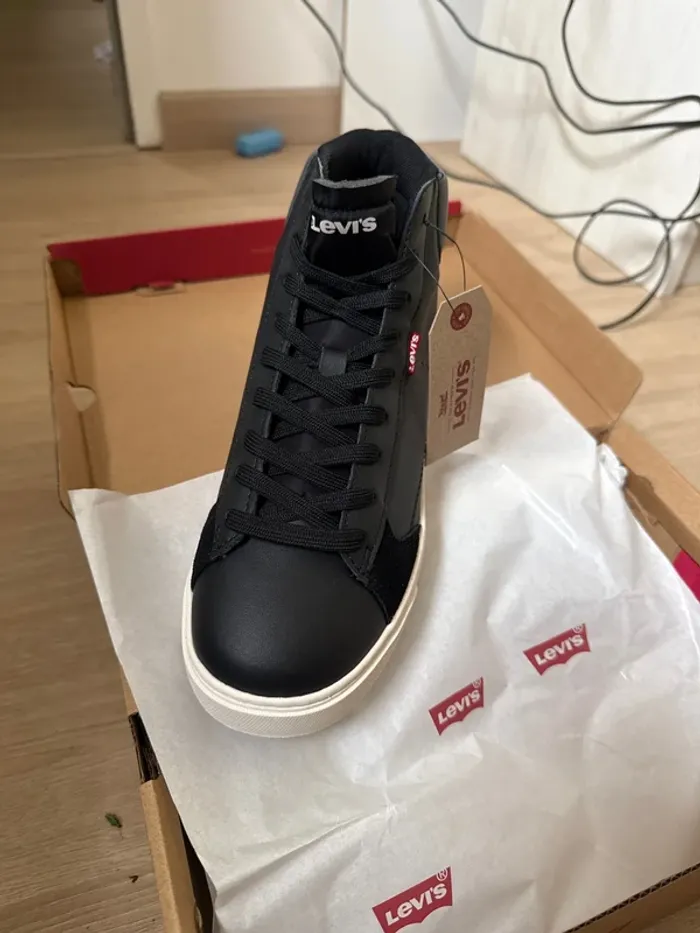 Magnifiques baskets Levi’s neuves avec étiquette pointure 39 - photo numéro 2