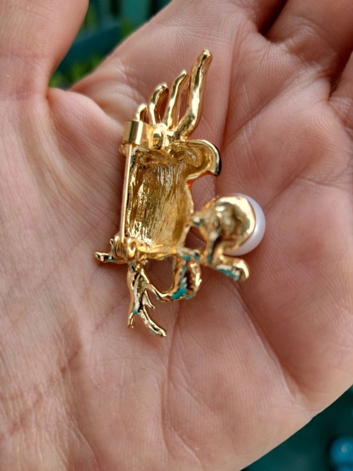 Broche perroquet multicolore et perle. - photo numéro 4