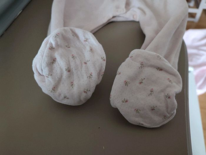 Pyjama rose pâle et fleurs 12 mois Petit Bateau - photo numéro 4