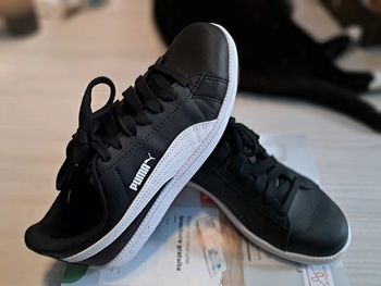 Chaussures/ baskets PUMA noires pointure 36