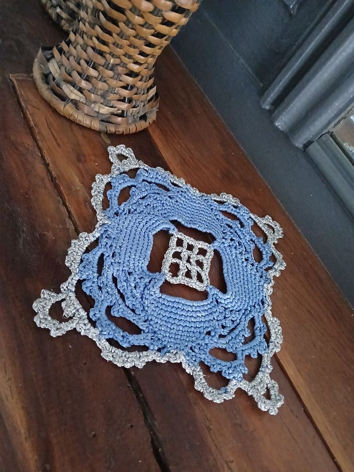 Napperon carré bleu argenté & argenté - Artisan - photo numéro 2