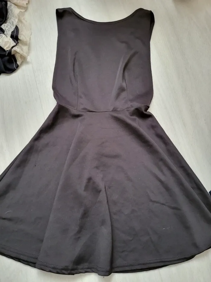 Robe dos nu noire s