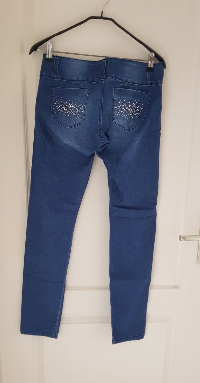 Jean slim bleu taille 38 – effet délavé et strass - photo numéro 2