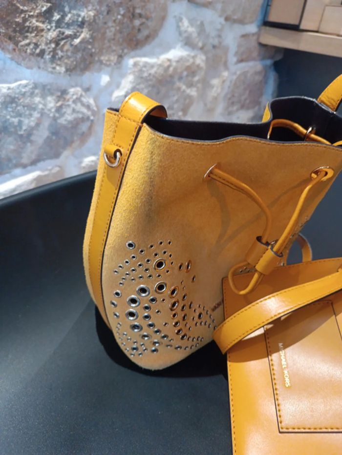 Sac bourse cuir et daim jaune MK - photo numéro 7