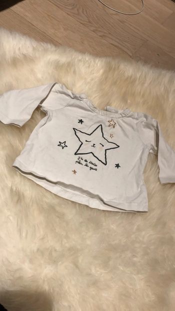 T shirt blanc avec etoile 6 mois