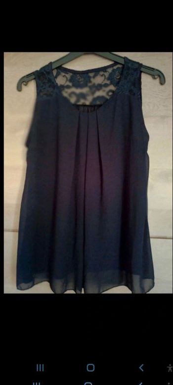 Très belle blouse taille 38 bleu marine Haut du dos dentelé