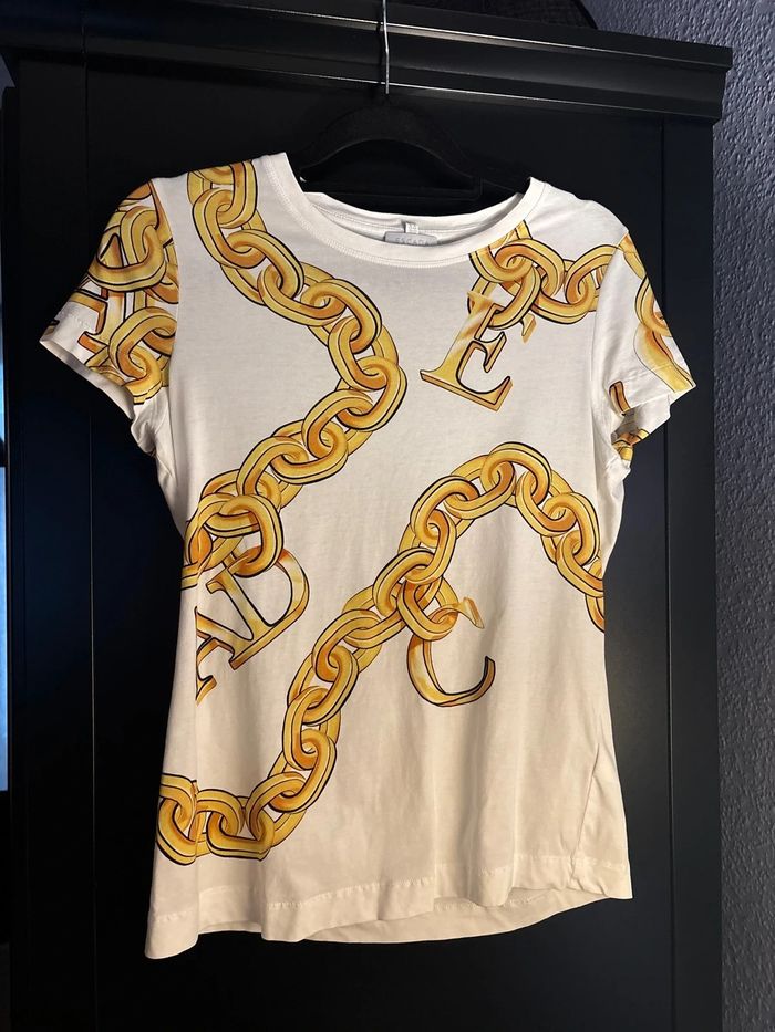 White t shirt with gold details by escada - photo numéro 2