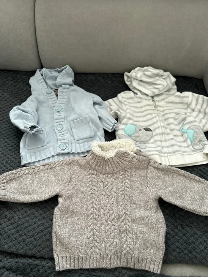Gros pull/ gilet 6 mois - photo numéro 2