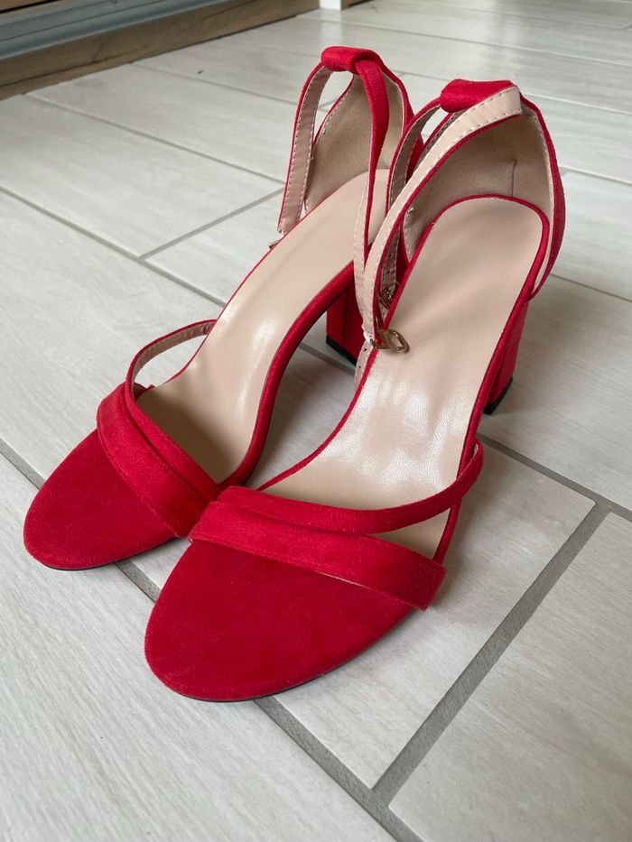 Chaussures sandales rouge