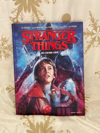Livre BD Stranger Things « de l autre côté »