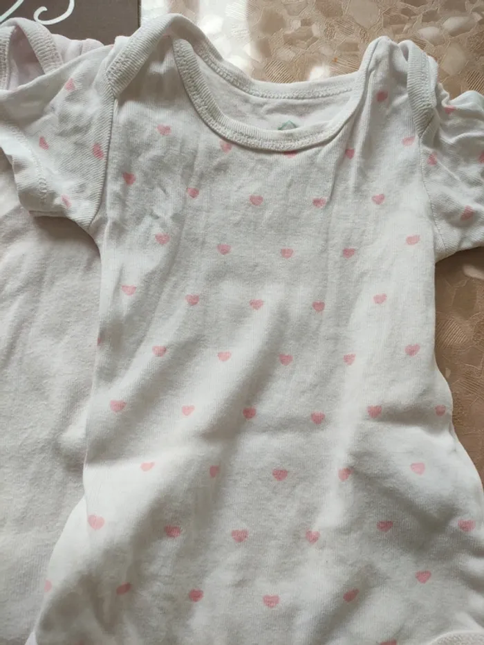 Lot de trois bodies manches courtes - photo numéro 4