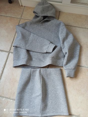 Ensemble jupe et sweat à capuche